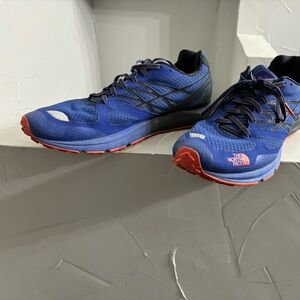 Gently worn men’s Northface shoes